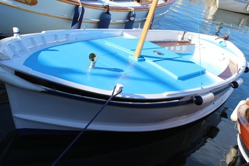 Obraz na płótnie Canvas boat on water