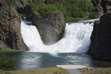 Fototapeta na wymiar Wasserfall Hjlálparfoss im Þjórsárdalur-Valley / Süd-Island