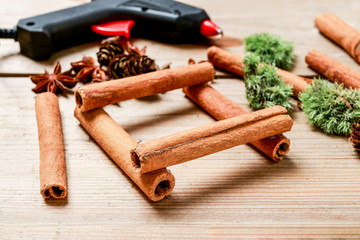 How to make christmas candle holder with cinnamon sticks, tutorial.