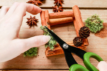 How to make christmas candle holder with cinnamon sticks, tutorial.
