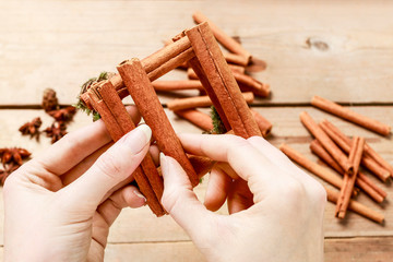 How to make christmas candle holder with cinnamon sticks, tutorial.