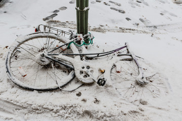Fahrrad im Schnee