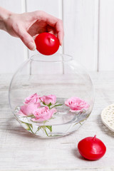 How to make Valentine's Day table decoration with pink roses and floating candles inside a big glass sphere, tutorial.