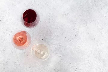 Cercles muraux Vin Red, rose and white wine glasses