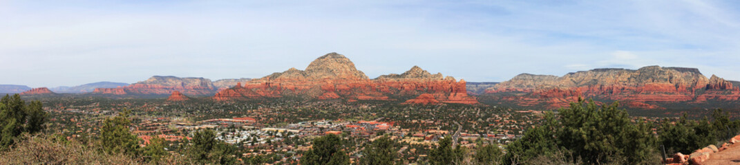 Obraz premium Panorama of the red rock mountains of Sedona Arizona