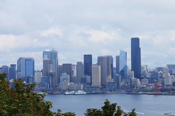 Fototapeta premium City center of Seattle, Washington on a beautiful day