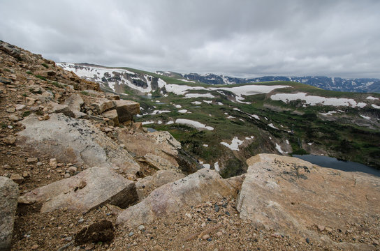 Beartooth Highway Pass in Montana on a summer day featuring an alpine lake and steep cliffs