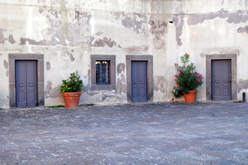 Fototapeta na wymiar Innenhof des Castel, Sant’Elmo in Neapel