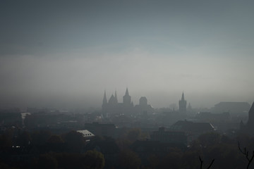 Trier im Nebel - Stadt Skyline