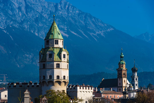 Münzerturm mit Herz-Jesu-Basilika und Jesuitenkirche, Hall in Tirol