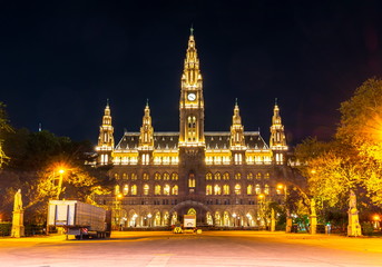 Obraz premium Vienna city hall at night, Austria