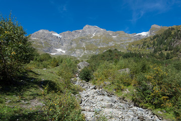 Blick auf eine Bergkette in den Alpen