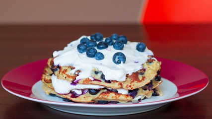 Blaubeer-Pfannkuchentorte zum Frühstück, Blueberry Pancake Pie.jpg