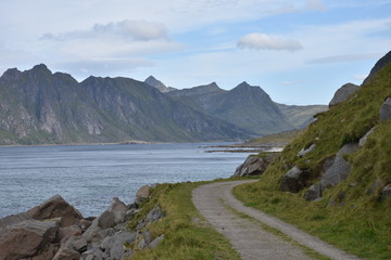Norwegen, Lofoten, Leknes, Uttakleiv, Haukland, Haukland Beach, Schotterstraße, Küste,...