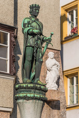 Fototapeta na wymiar Walther von der Vogelweide Denkmal, Hall in Tirol
