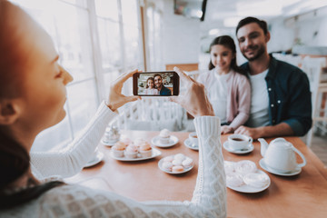 Restaurant. Dad and Daughter. Smartphone.Tea Time.