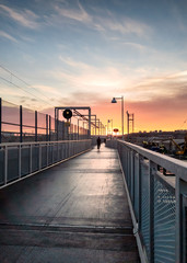Naklejka premium bridge in gothenburg sweden with rising sun in the pink sky