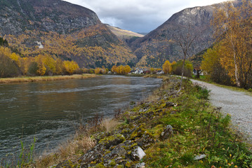 Obraz premium Norway river side in Autumn