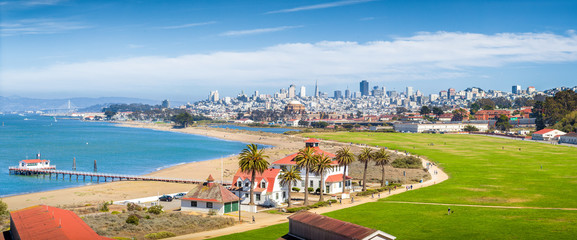 San Francisco skyline with Crissy Field, California, USA - obrazy, fototapety, plakaty