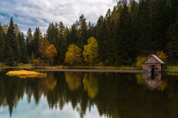 Fototapeta na wymiar Herbststimmung am Schattensee