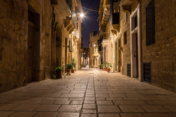 Fototapeta na wymiar Street in Birgu at Night