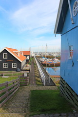 Kleiner Hafen im Fischerdorf