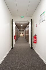 Couloirs avec sortie de secours