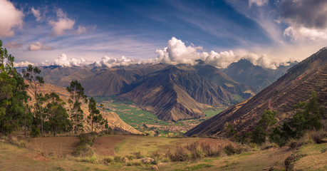 heiliges Tal der Inka - Peru - Südamerika Wolken über dem Tal des Rio Urubamba - obrazy, fototapety, plakaty