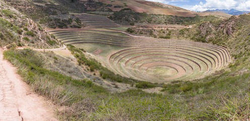 Fototapeta na wymiar Inka Terrassen in Peru, Cusco Urubamba Tal, UNESCO Welterbe im Heiligen Tal der Inka 