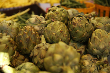 Obraz premium artichokes at the market