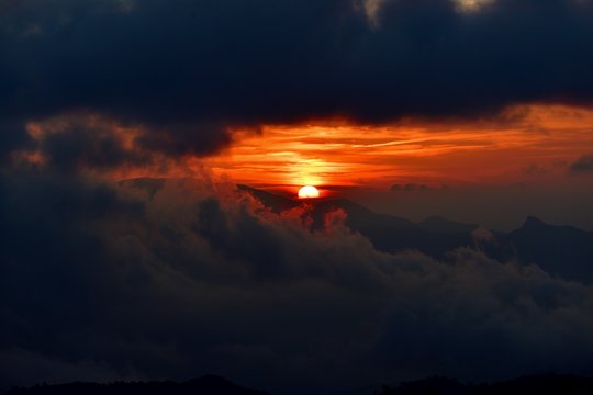 大台ケ原山日出ヶ岳から見た夕日