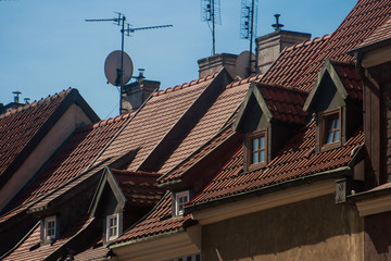 Obraz premium Old house roof and blue sky. Vintage. Old town