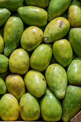 Tunas verdes y rojas huacales de tunas fruta de nopal