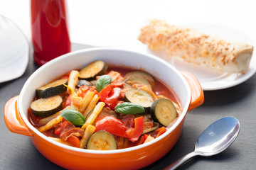 ratatouille with red pepper, tomatoes and green beans.