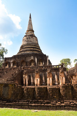 Fototapeta na wymiar Wat Chang Lom in Si Satchanalai Historical Park, Sukhothai, Thailand.