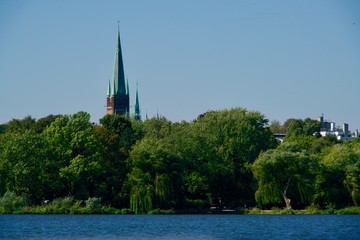 Fototapeta na wymiar Alster witeh St. Johanniskirche in Hamburg