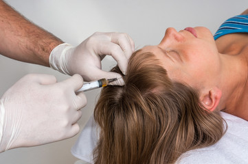 Obraz na płótnie Canvas Woman with hair problem is receiving injection