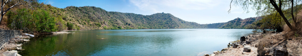 Fototapeta na wymiar Beautiful lake view with mountain background