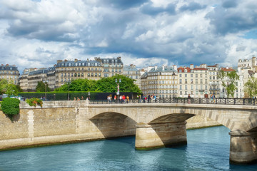 Fototapeta premium Beautiful stone bridge over river in city