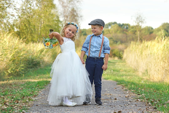 Hochzeit - zwei kleine Blumenkinder