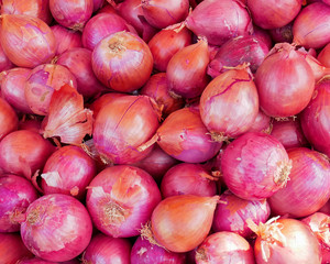 organic red onions top view, food background