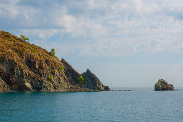 Fototapeta na wymiar beautiful view of the rocks in the sea