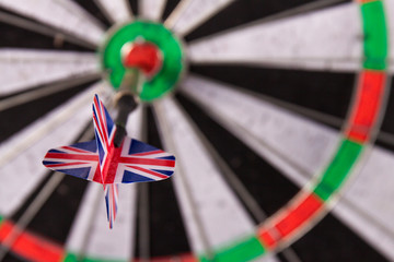 arget dart with arrow over blurred bokeh background
