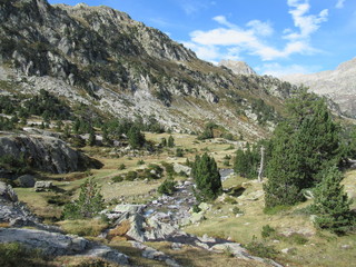 Fototapeta na wymiar lacs des Pyrénées 