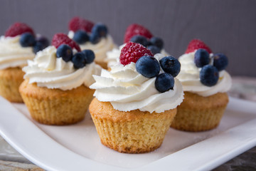 Cupcakes with blueberry and strawberry