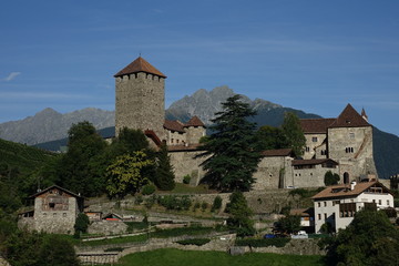 Fototapeta na wymiar Schloss Tirol