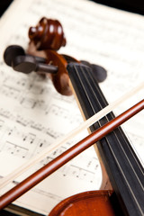 Naklejka premium violin with score