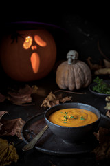 Kürbissuppe zu Halloween 