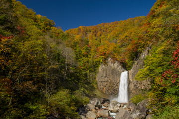 紅葉の苗名滝