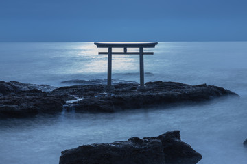 大洗磯前神社の海に立つ鳥居